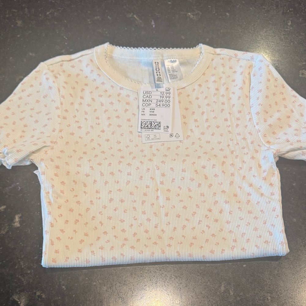 Women’s Cream and Pink floral Top size xxs NWT